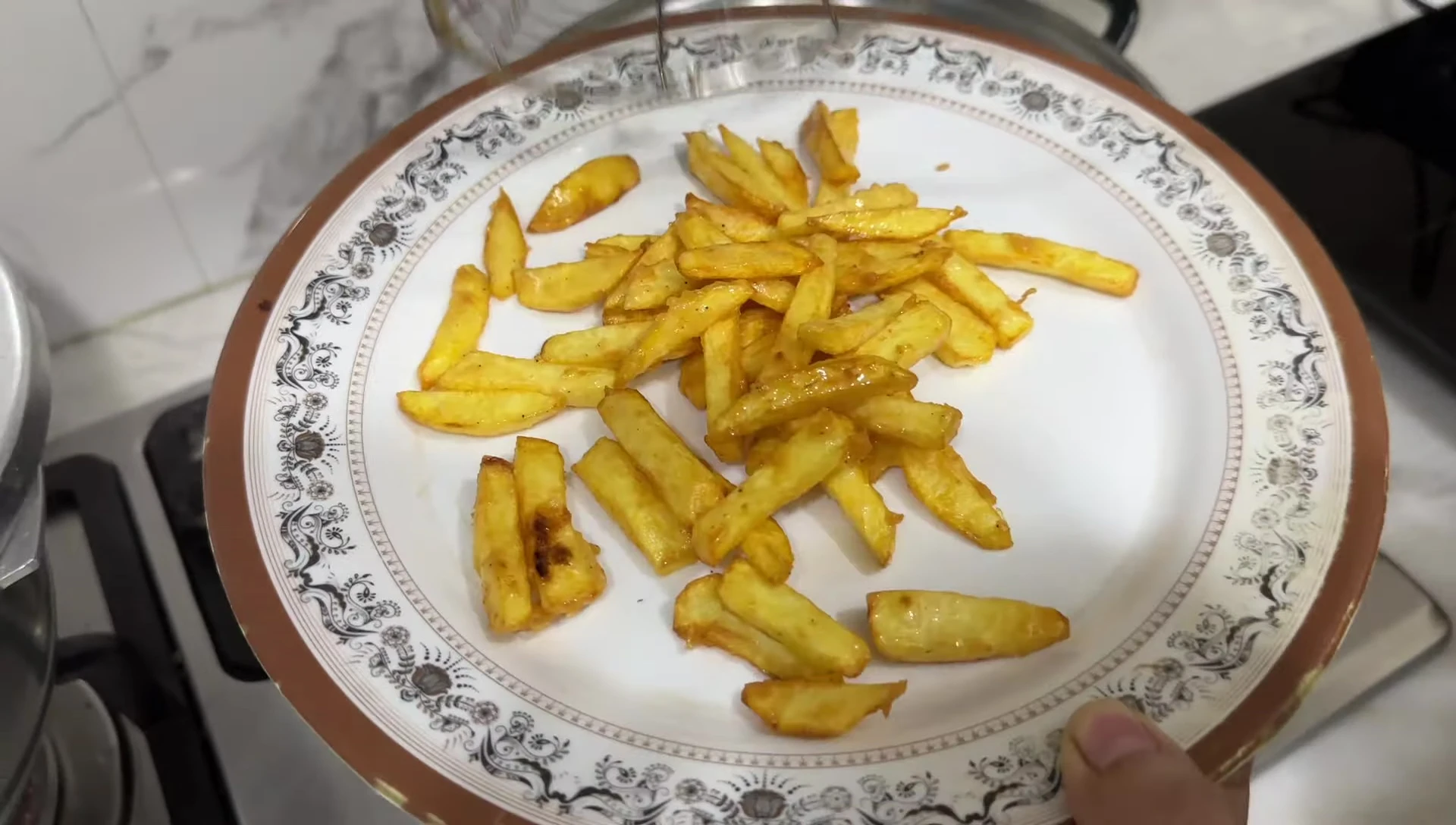 Crispy potato chips