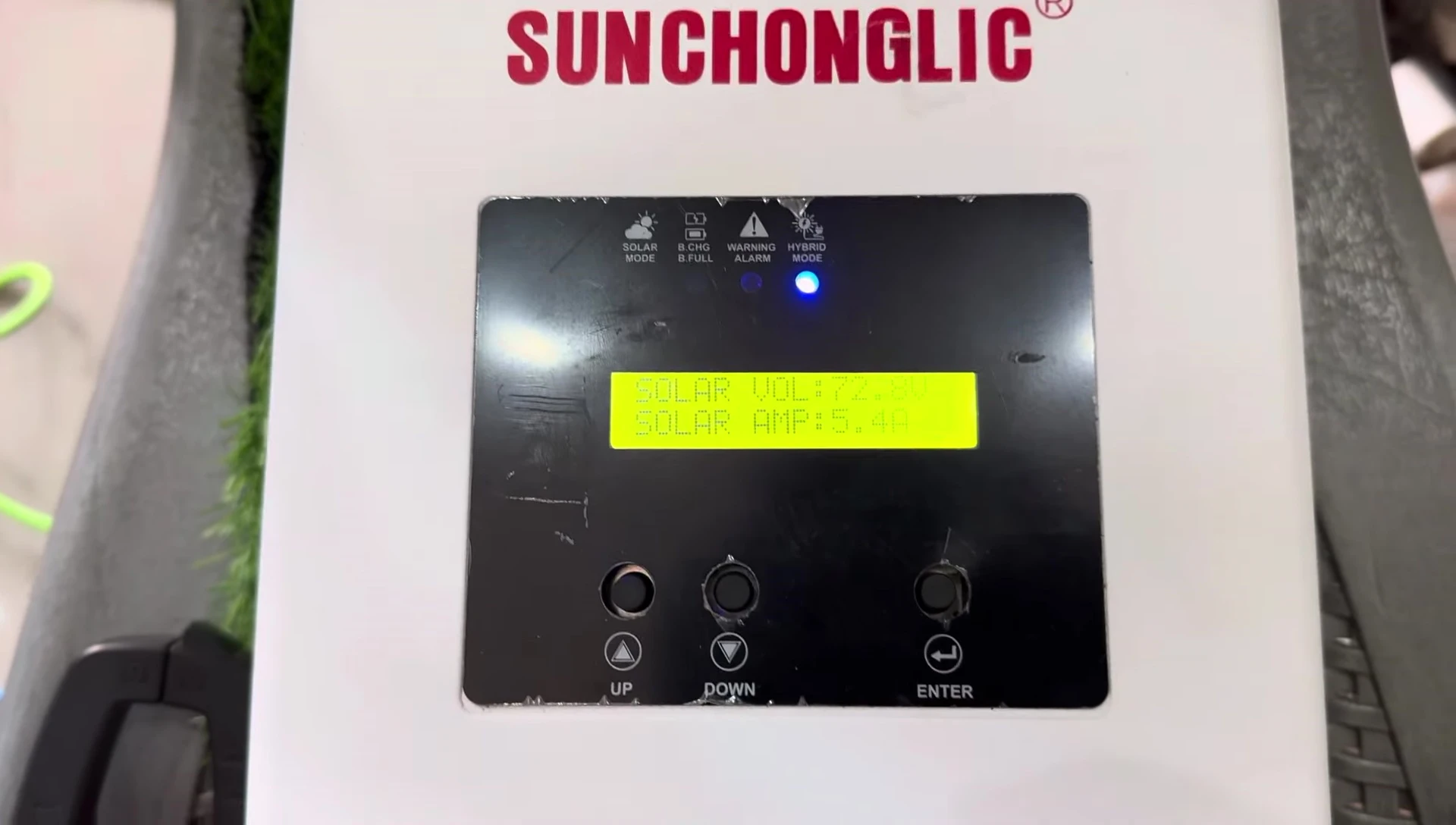 Controller displaying charging parameters for 12V battery