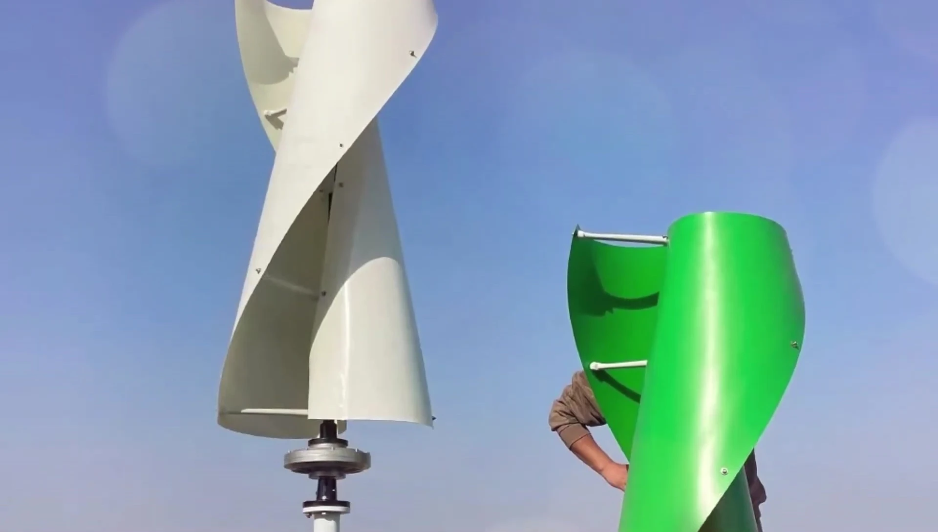 Image showcasing the curved blades