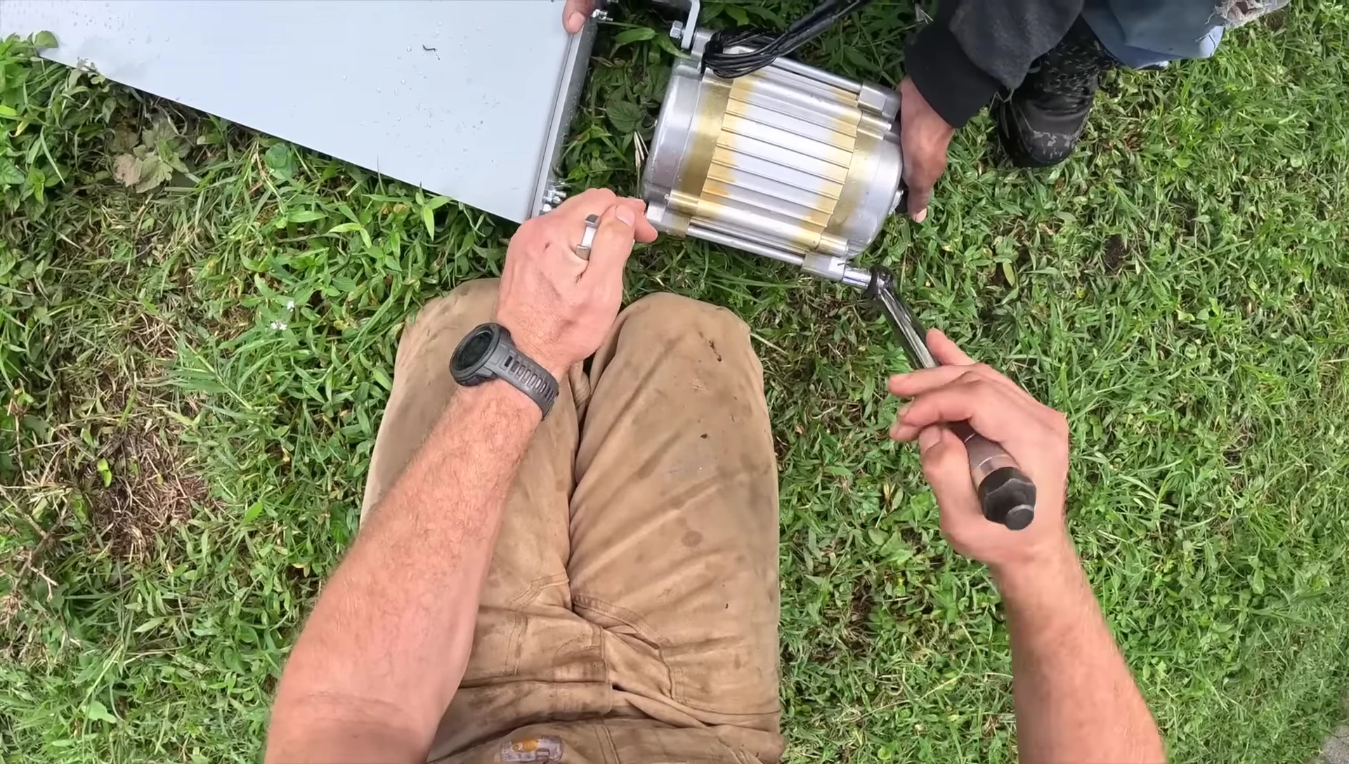 Using the torque wrench