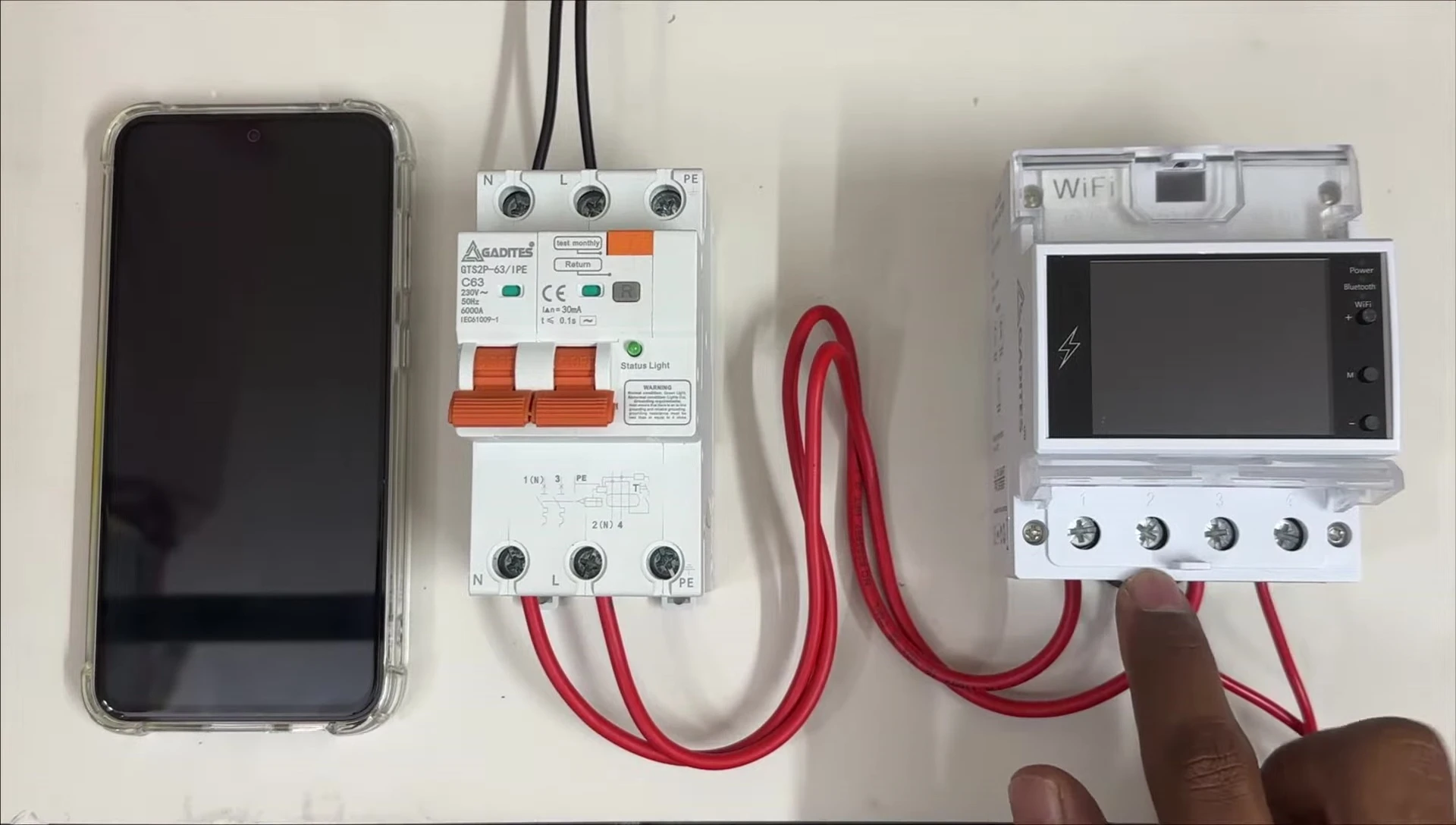 Close-up of the device's input and output terminals, highlighting the neutral and line connections.