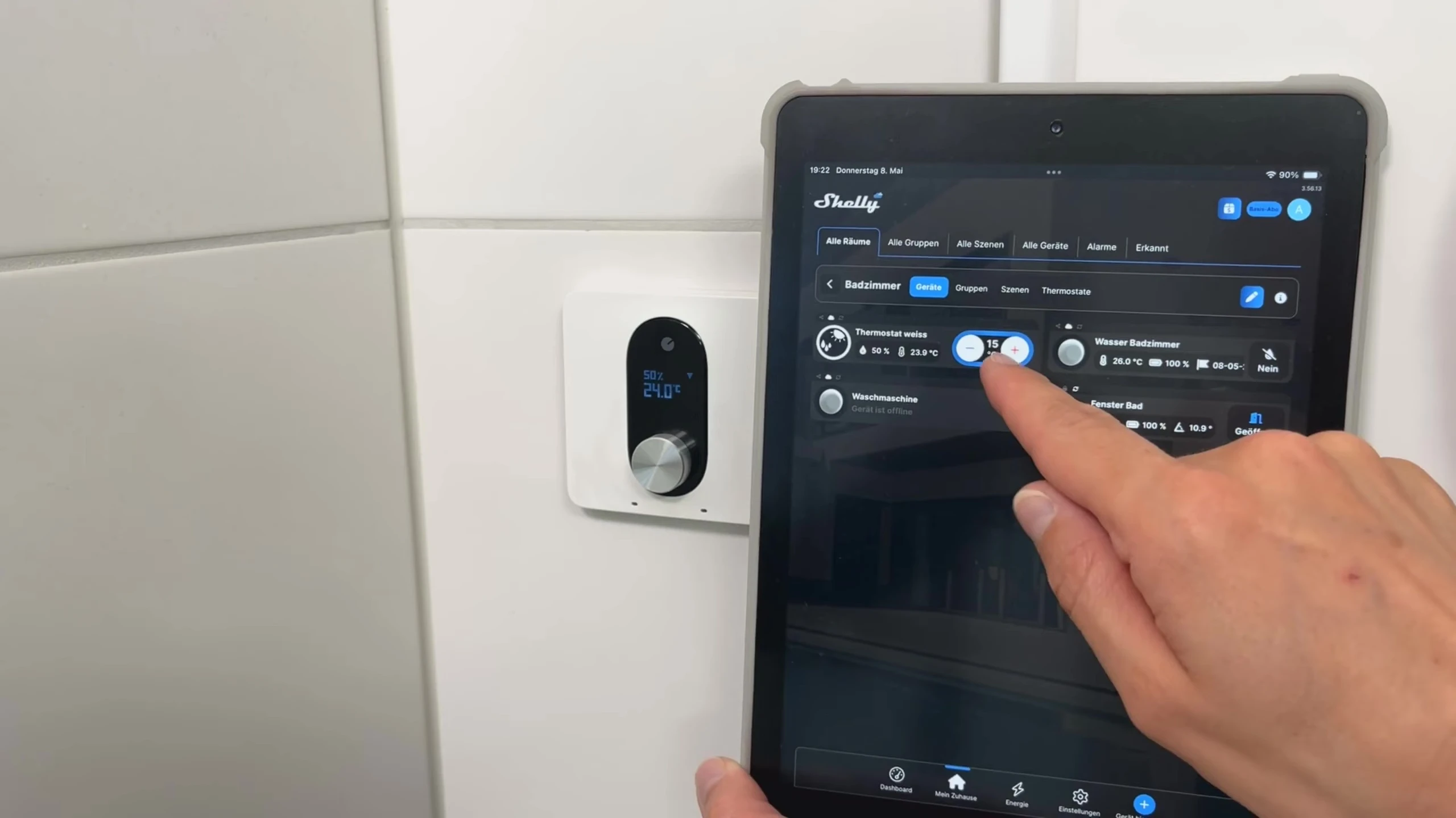 Shelly app interface showing the thermostat's main controls.
