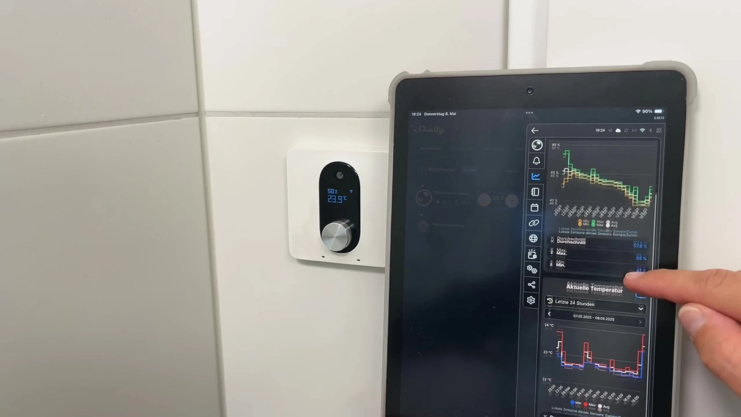 The Shelly app’s temperature and humidity graph display.