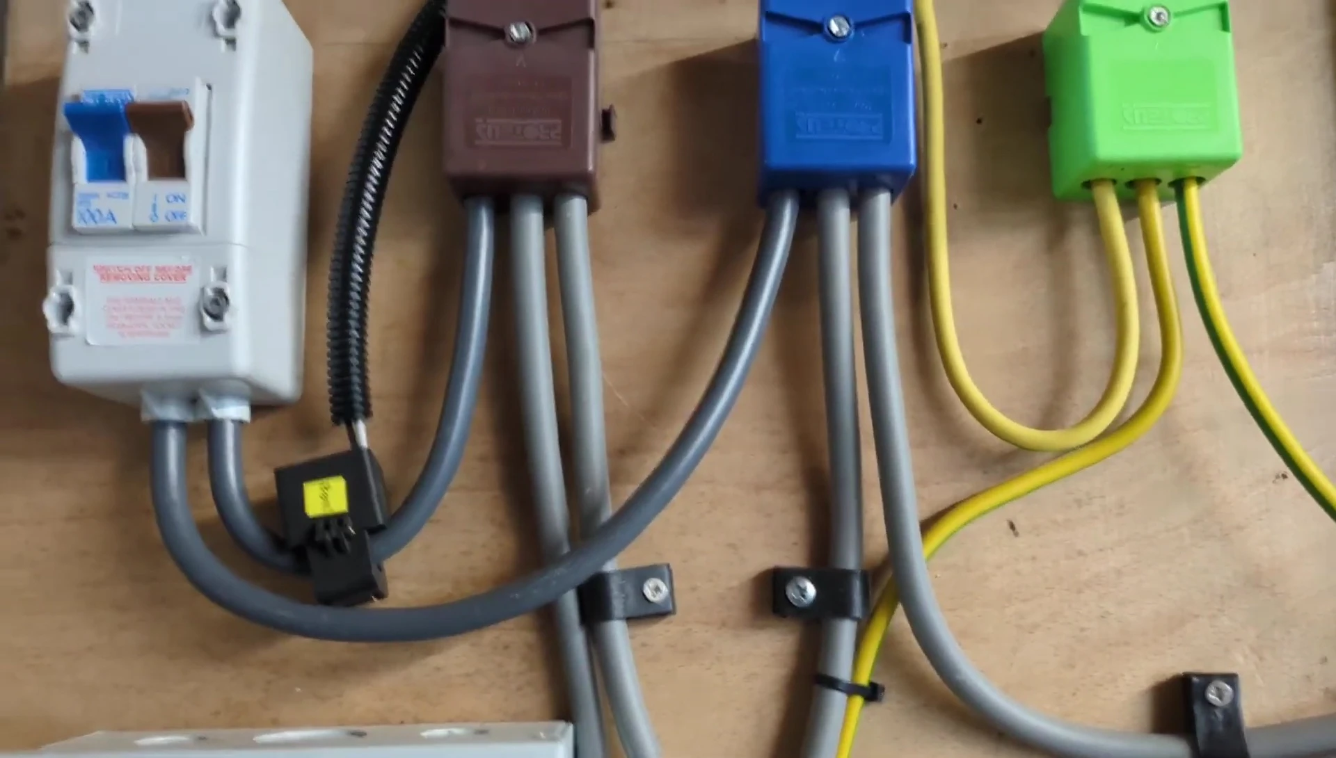 Selection of CT clamps (20A, 50A, 100A).