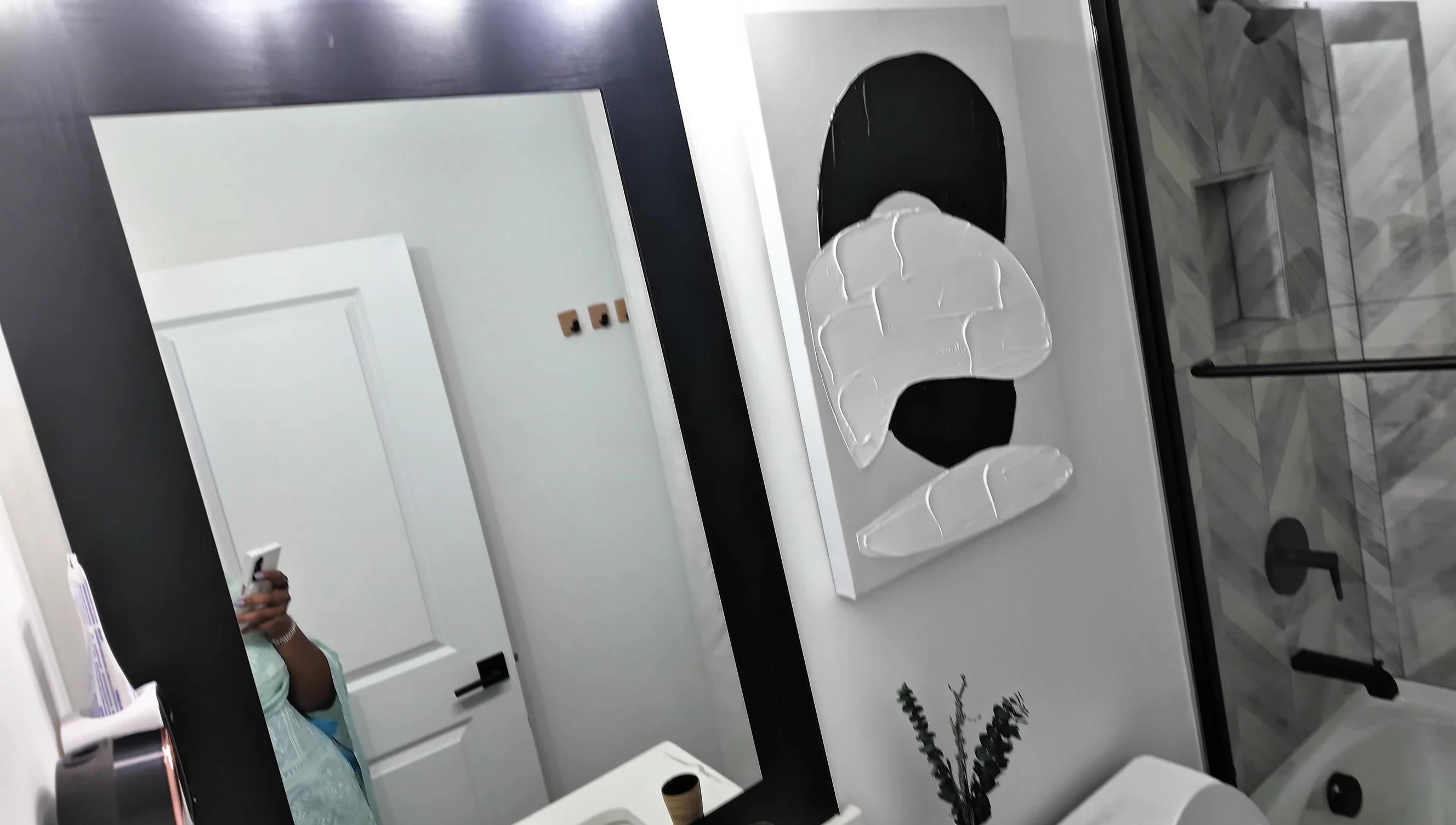 Guest bathroom lighting