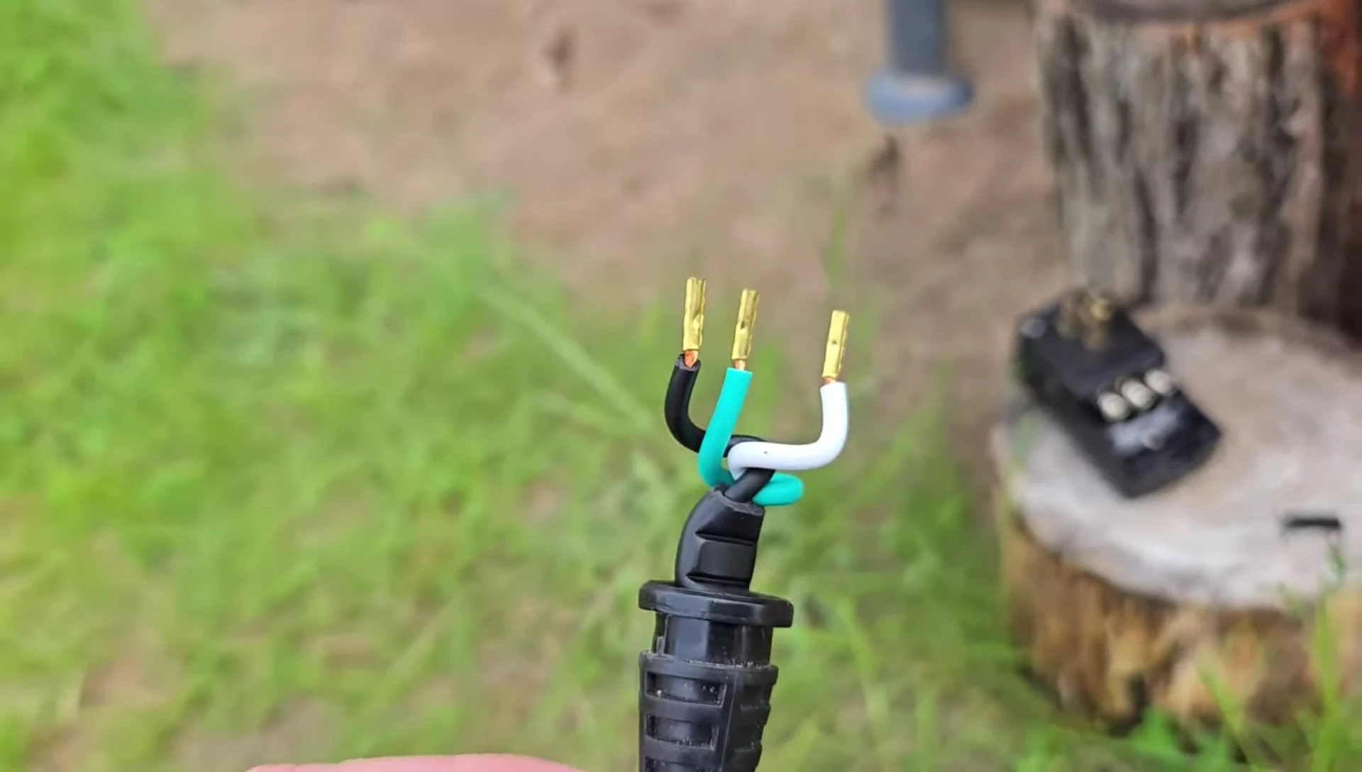 The standard plug being used as a replacement