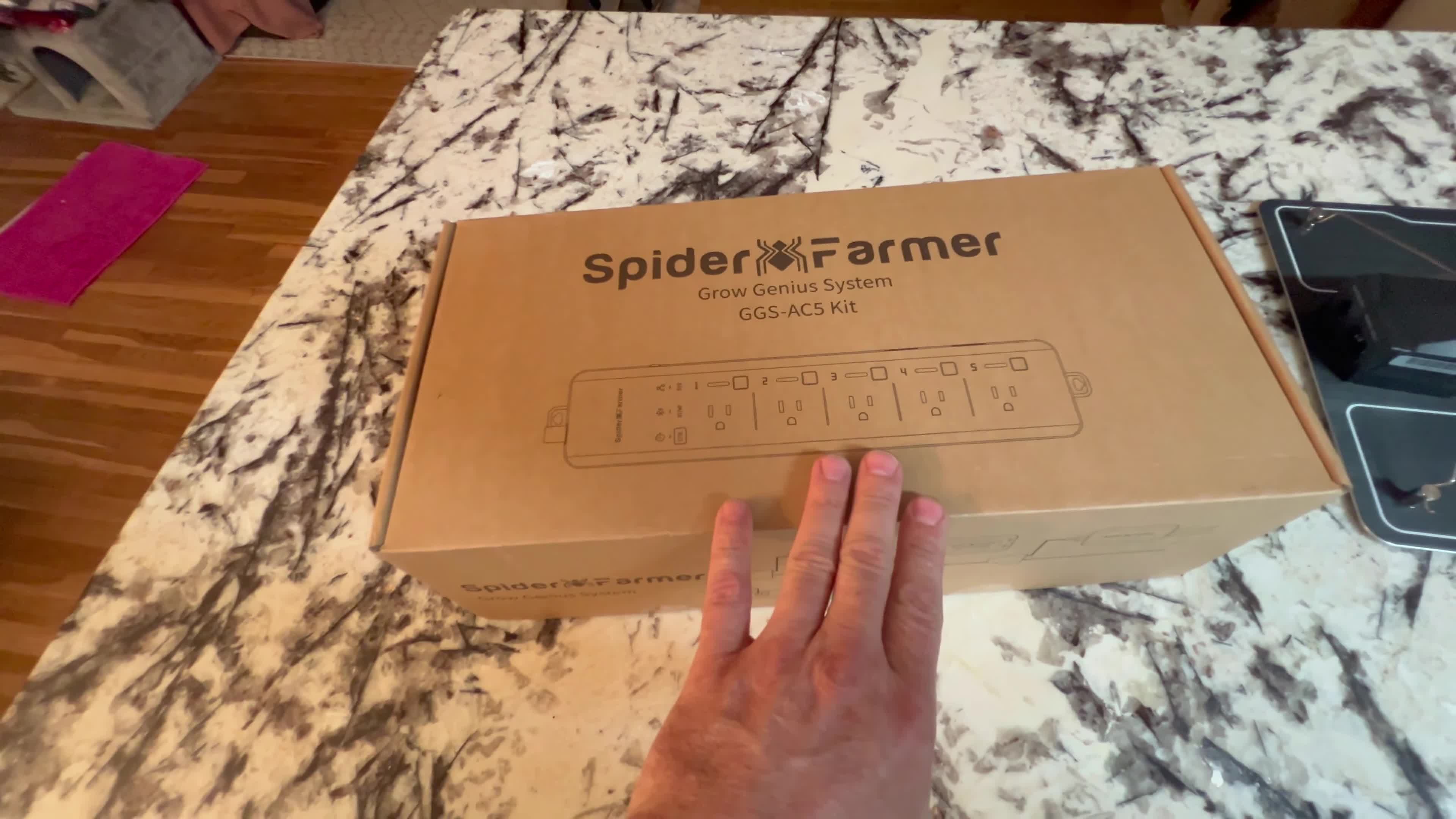 Close-up of the Spider Farmer GGS AC5 five-port power strip.