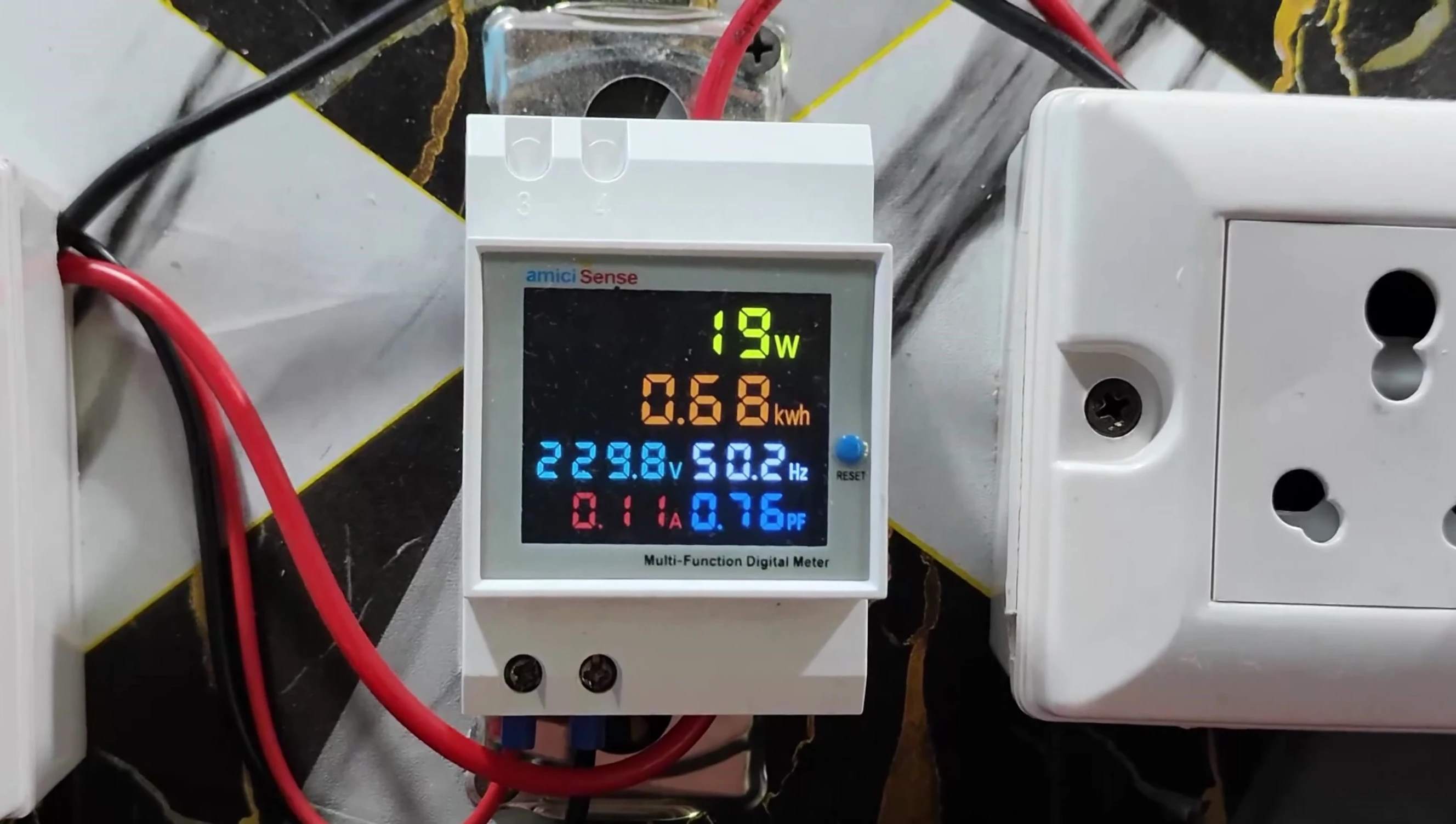 Screenshot highlighting the voltage, load, and power factor readings on the display.