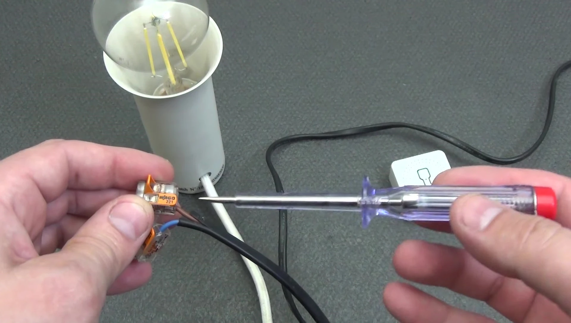 Using an indicator screwdriver to identify the phase wire