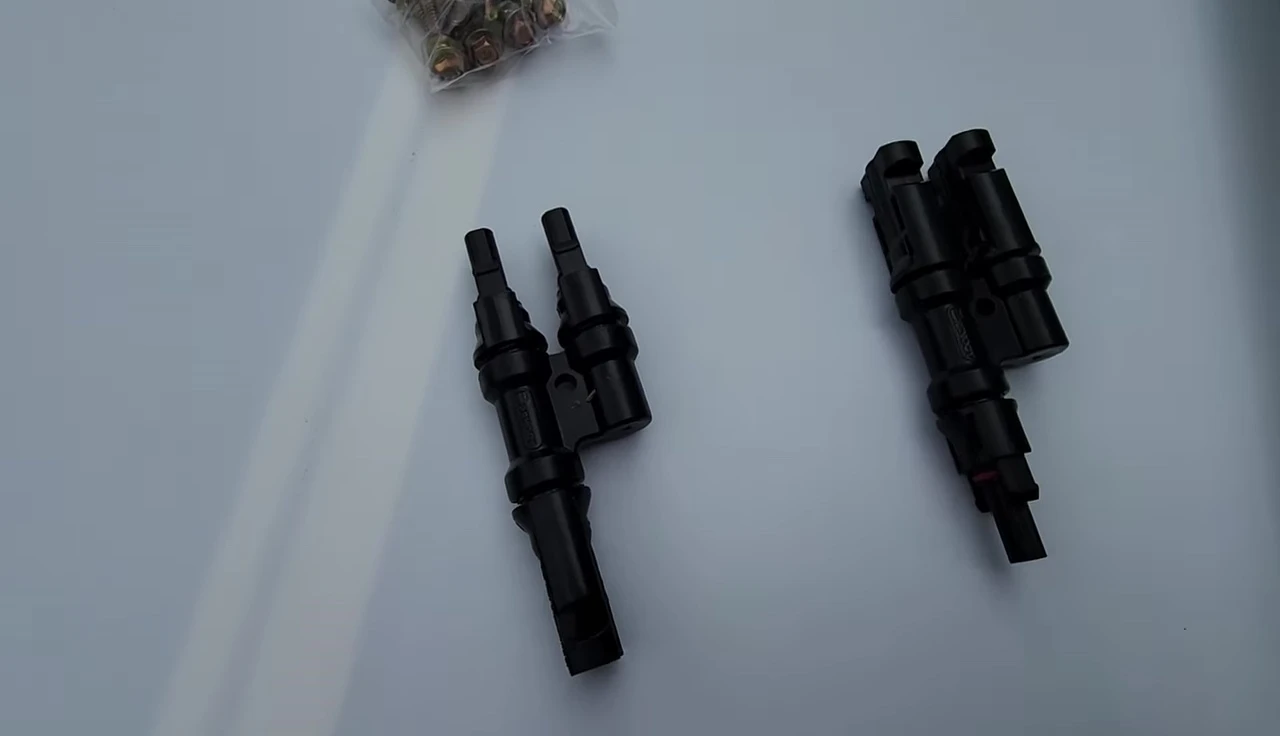 Close-up of the double-up connectors being used.