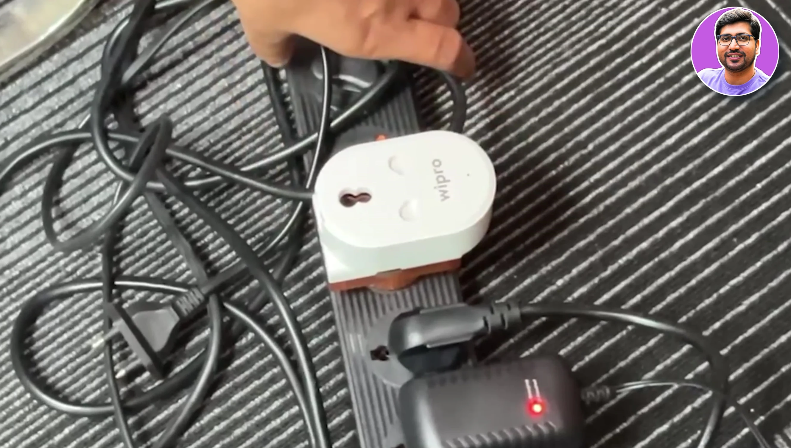 Screenshot highlighting the potential space constraints with using multiple larger plugs on 16A smart plugs.