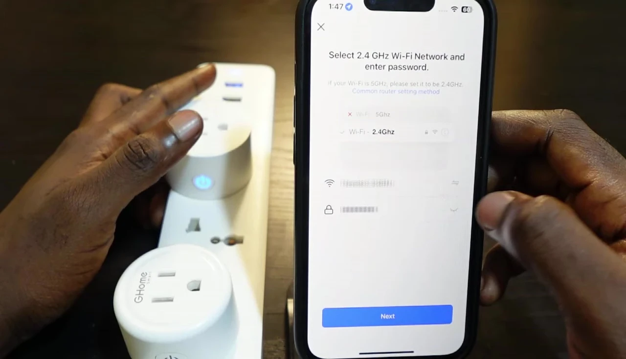 Screenshot of the Smart Life app showing the Wi-Fi password entry field.