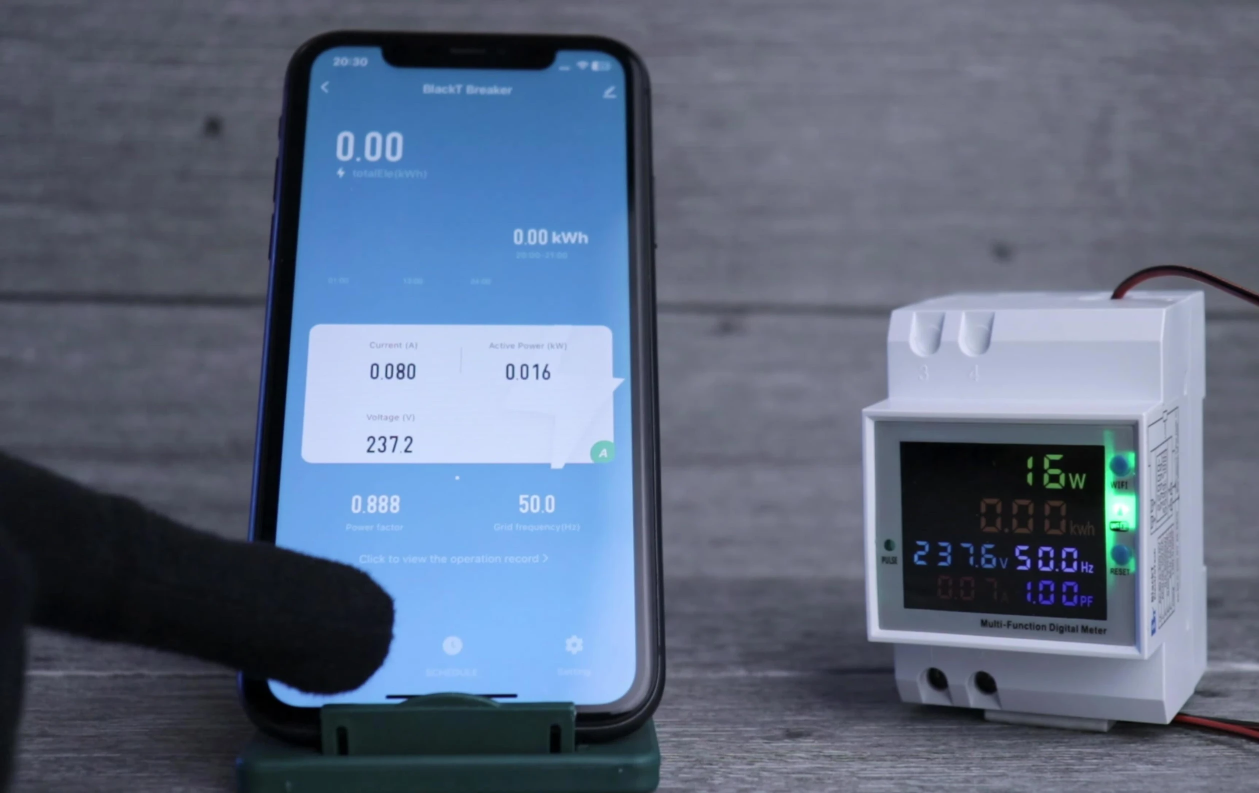 Screenshot of the app showing temperature monitoring