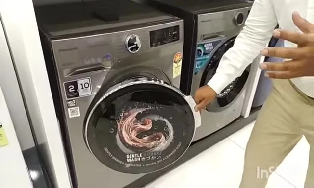 Image focusing on the washing machine door and its rubber gasket.