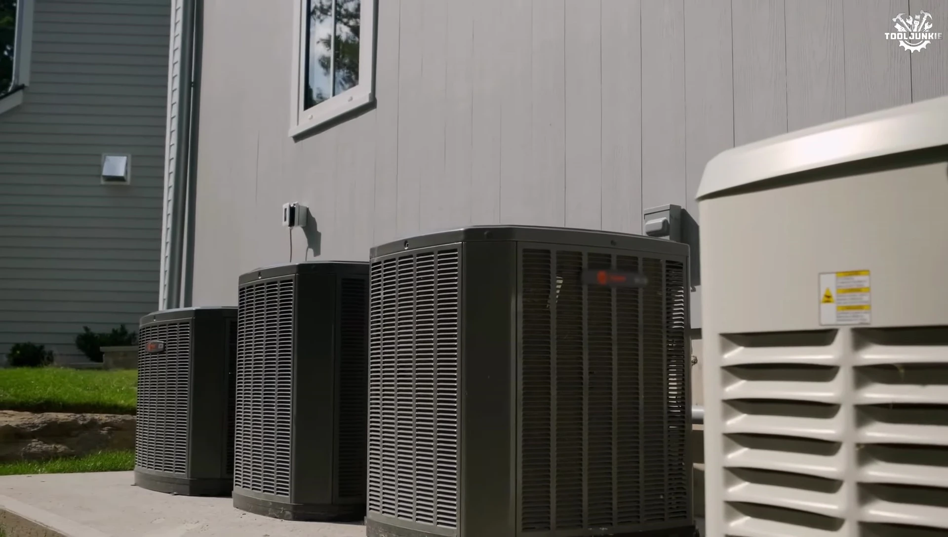 Warranty information comparison graphic for Carrier and Lennox AC units.