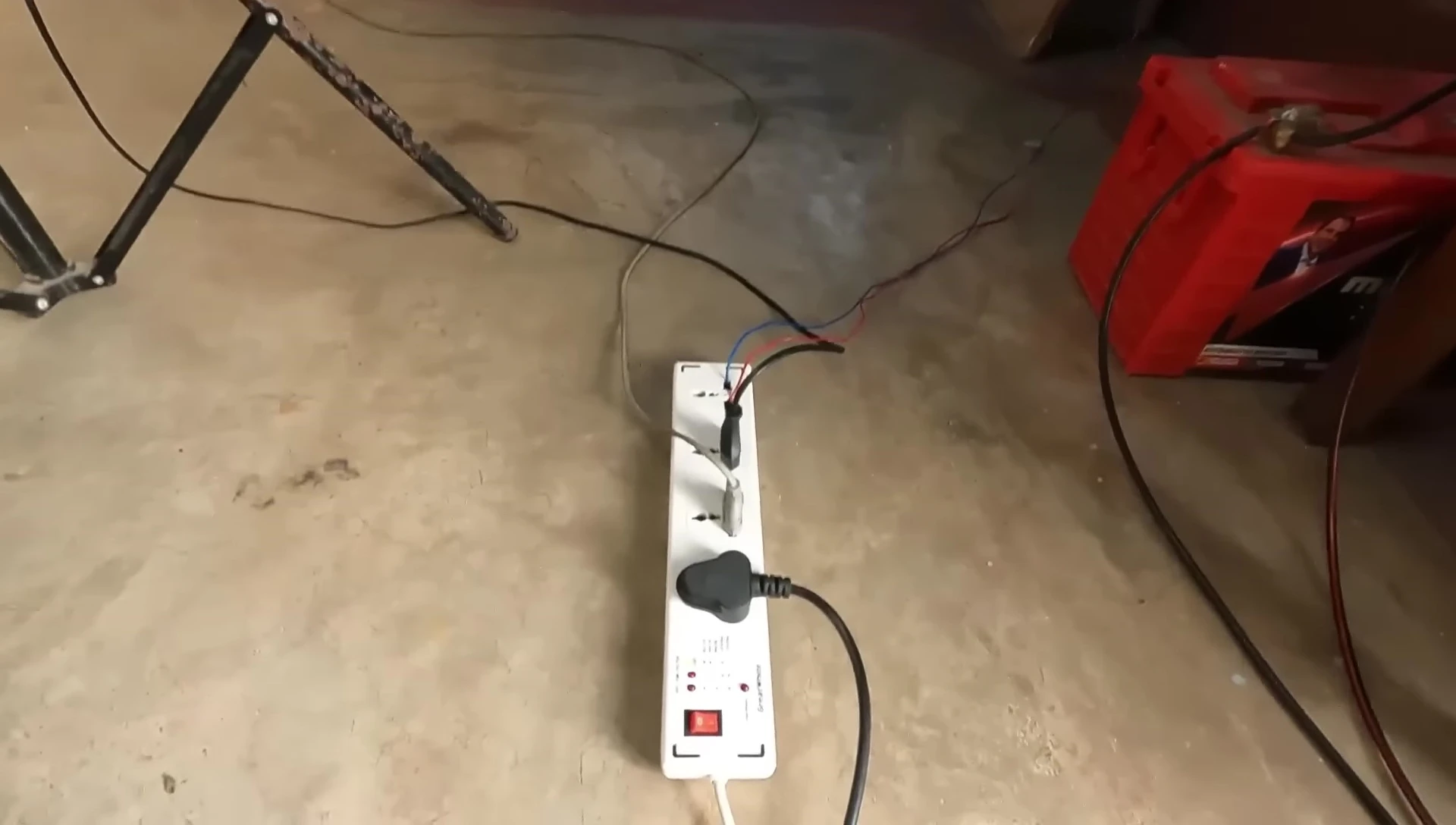 Demonstration showing multiple appliances running simultaneously.
