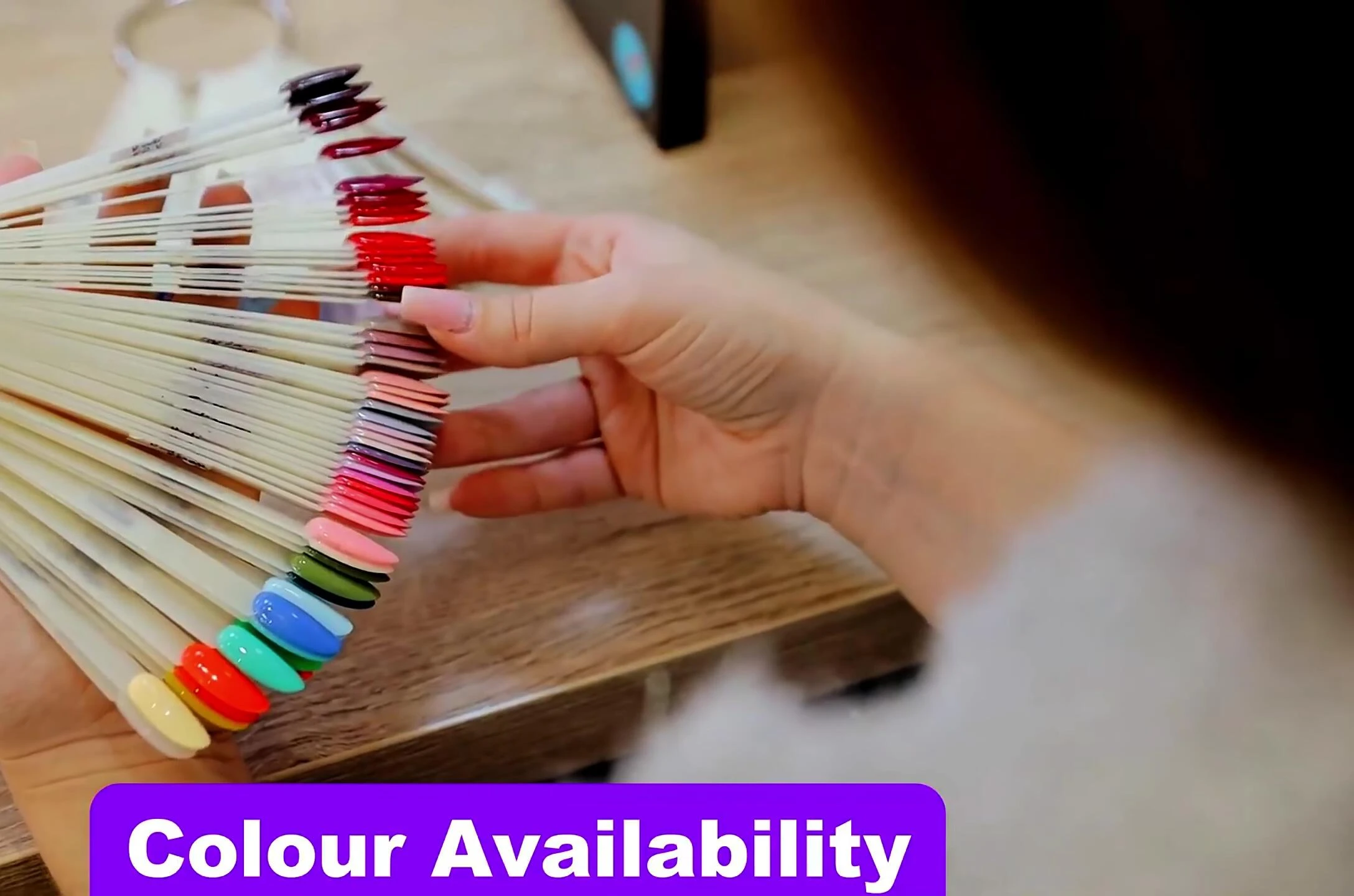 Images showing the available colors (white and grey).