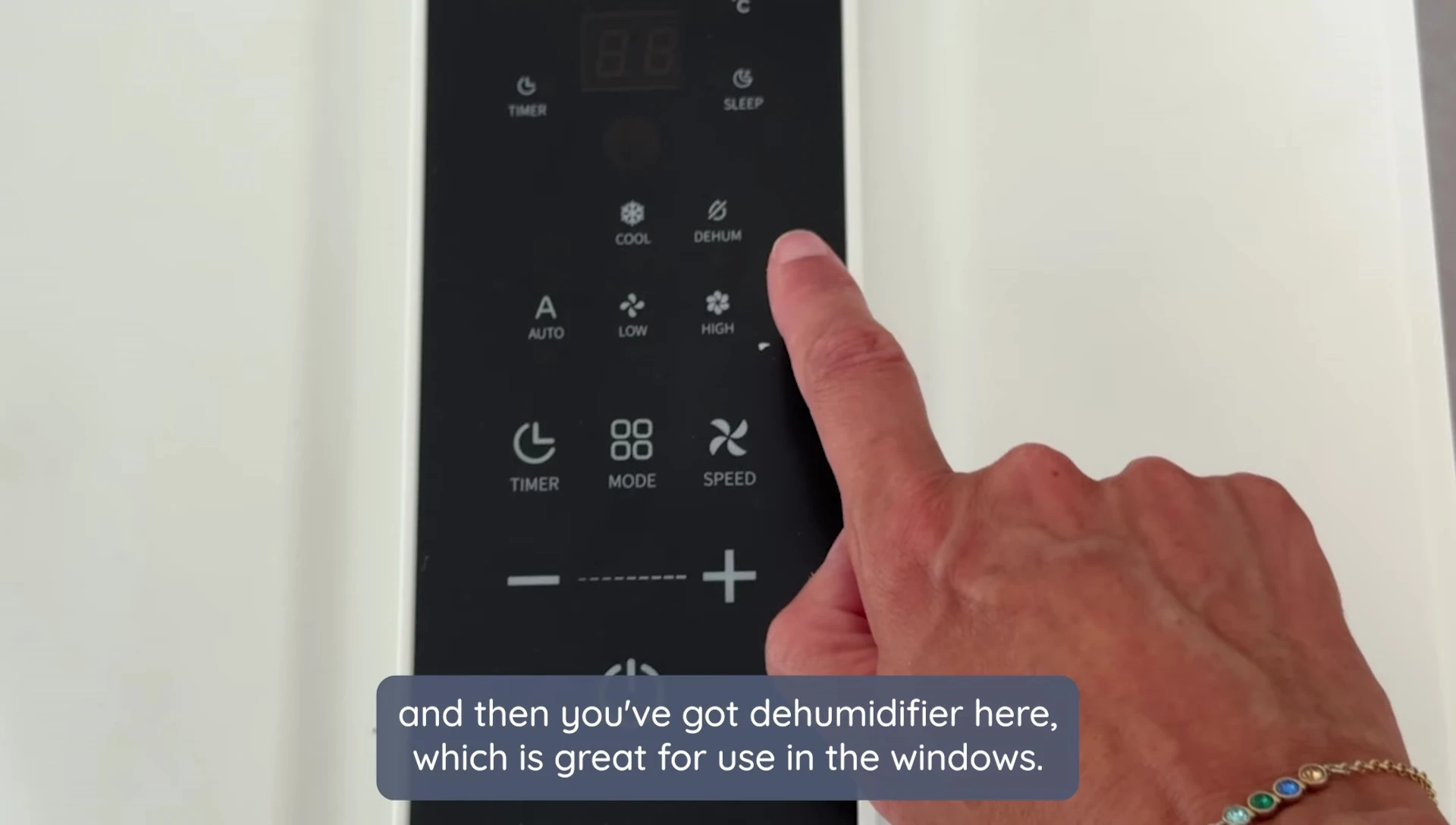 Display highlighting the dehumidifier mode