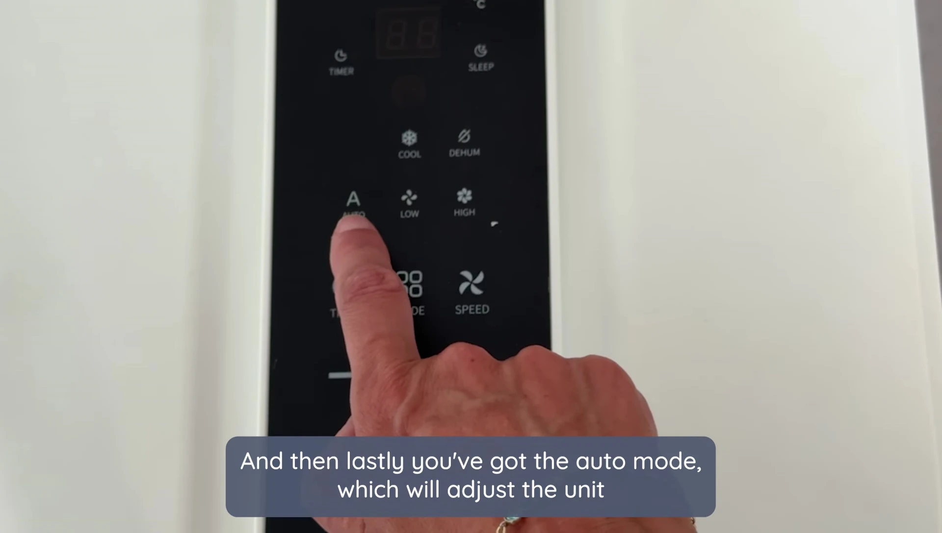 Auto mode displayed on the unit