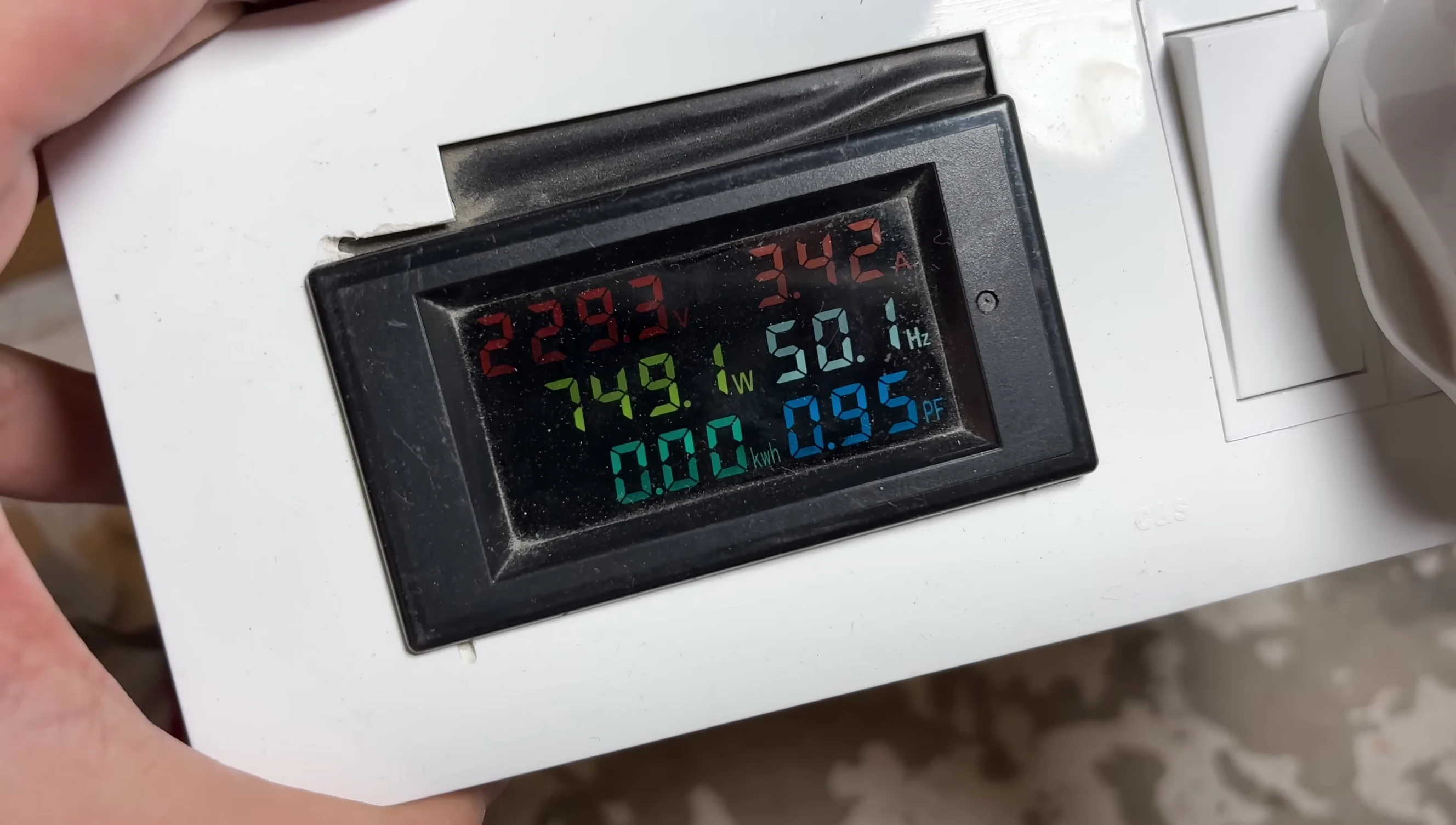 Power meter showing initial high wattage