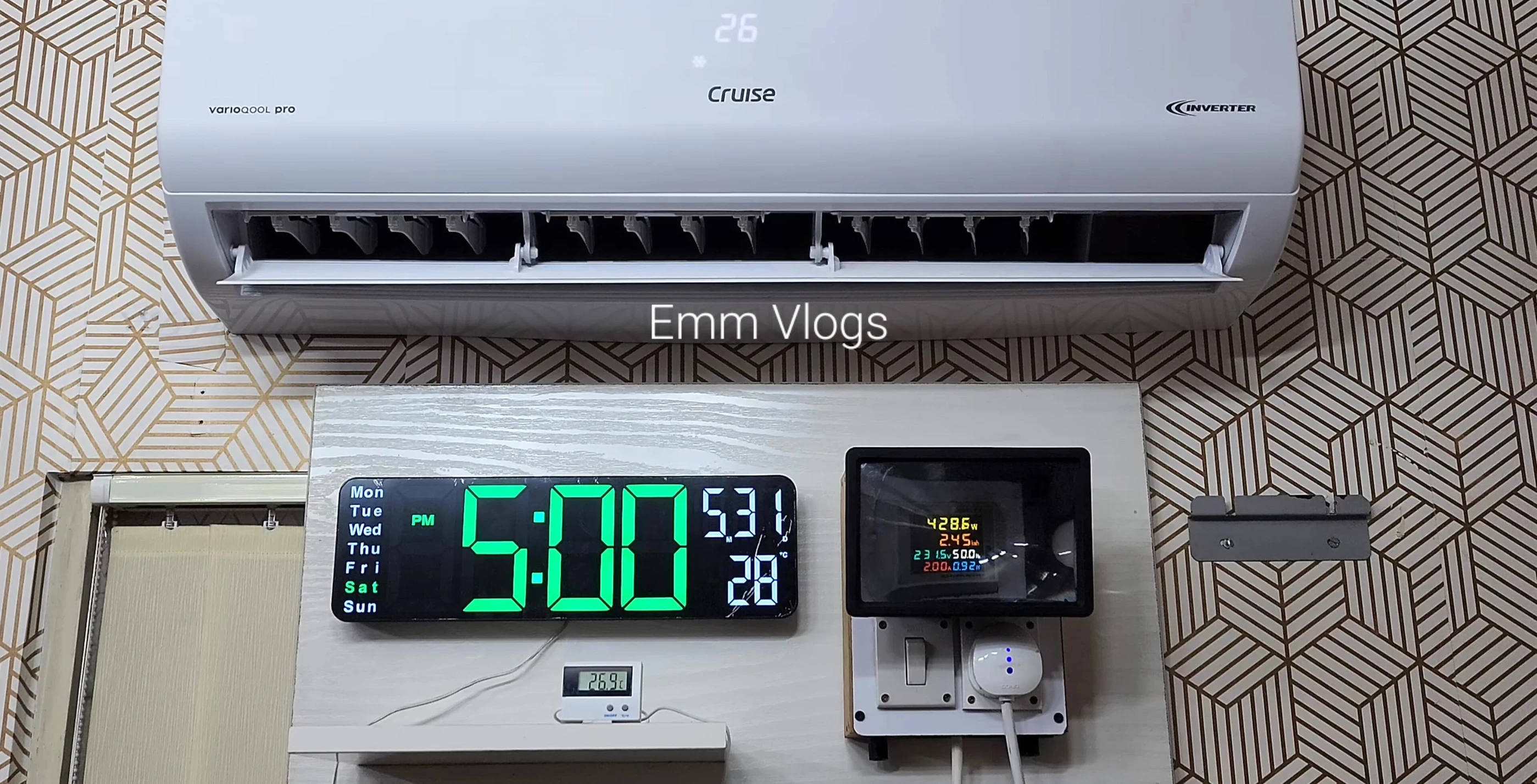 Clock showing 5:00 PM.