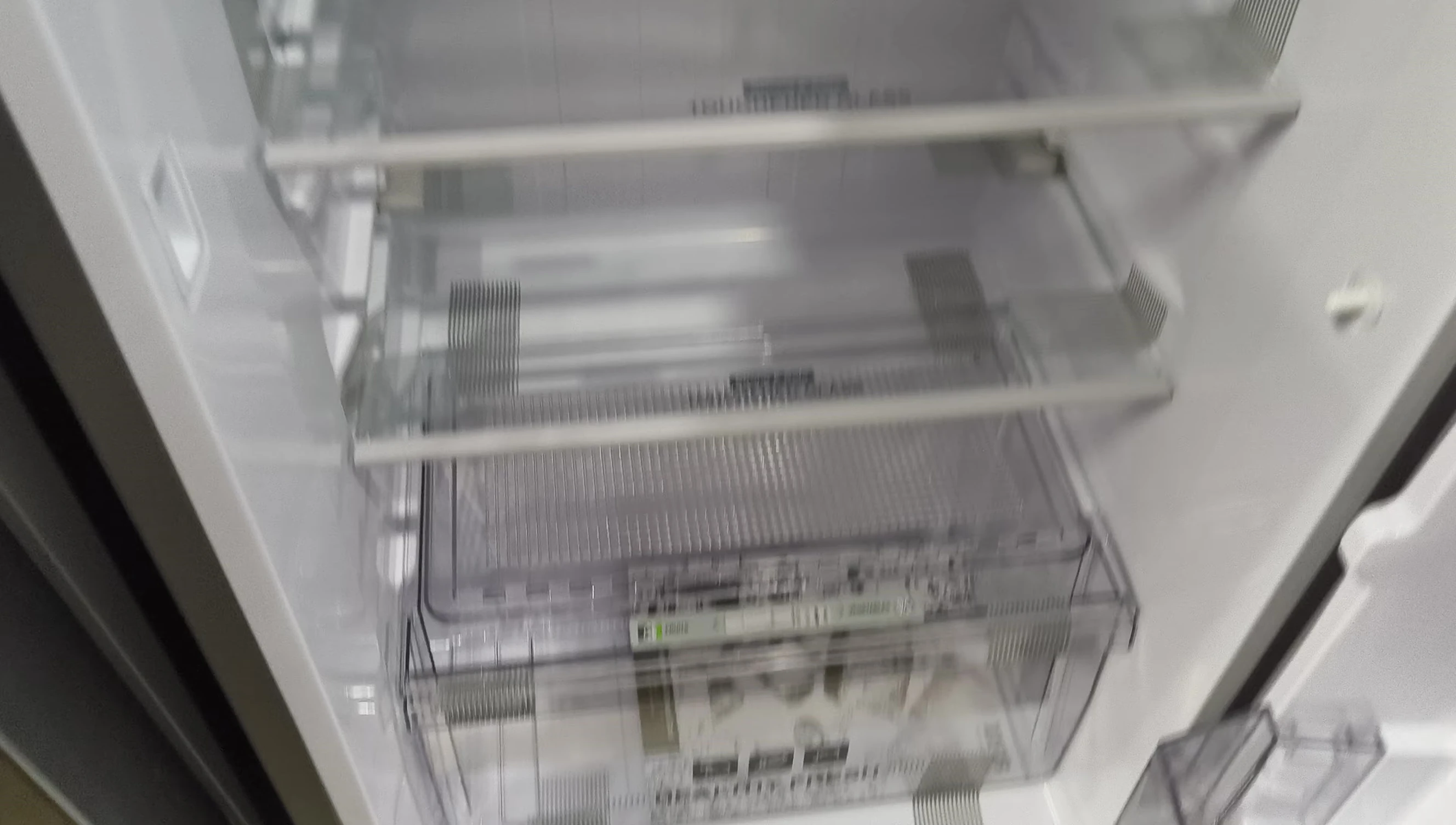 Screenshot of the vegetable and fruit crispers with temperature control.