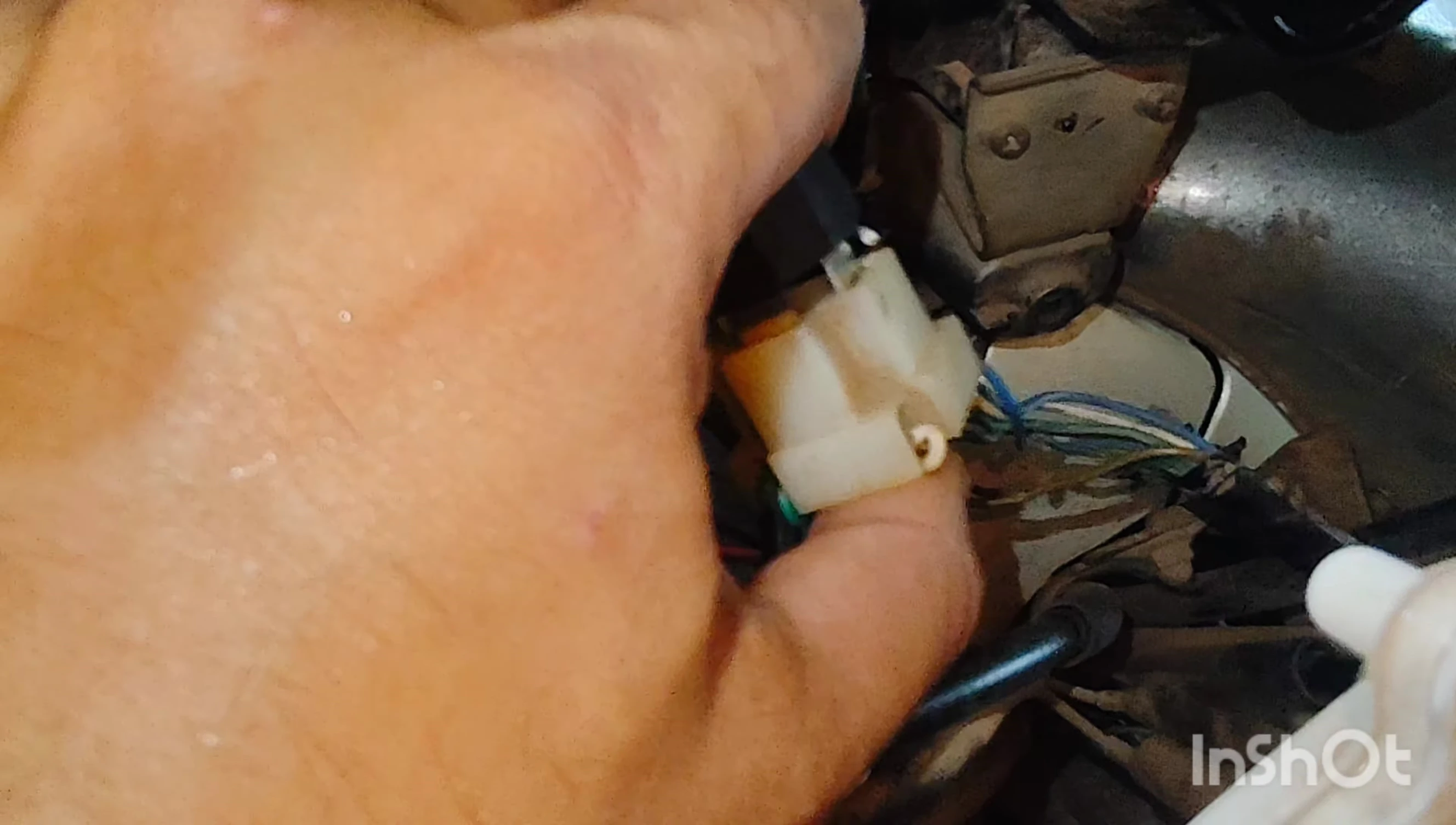 Final assembly of the headlight housing
