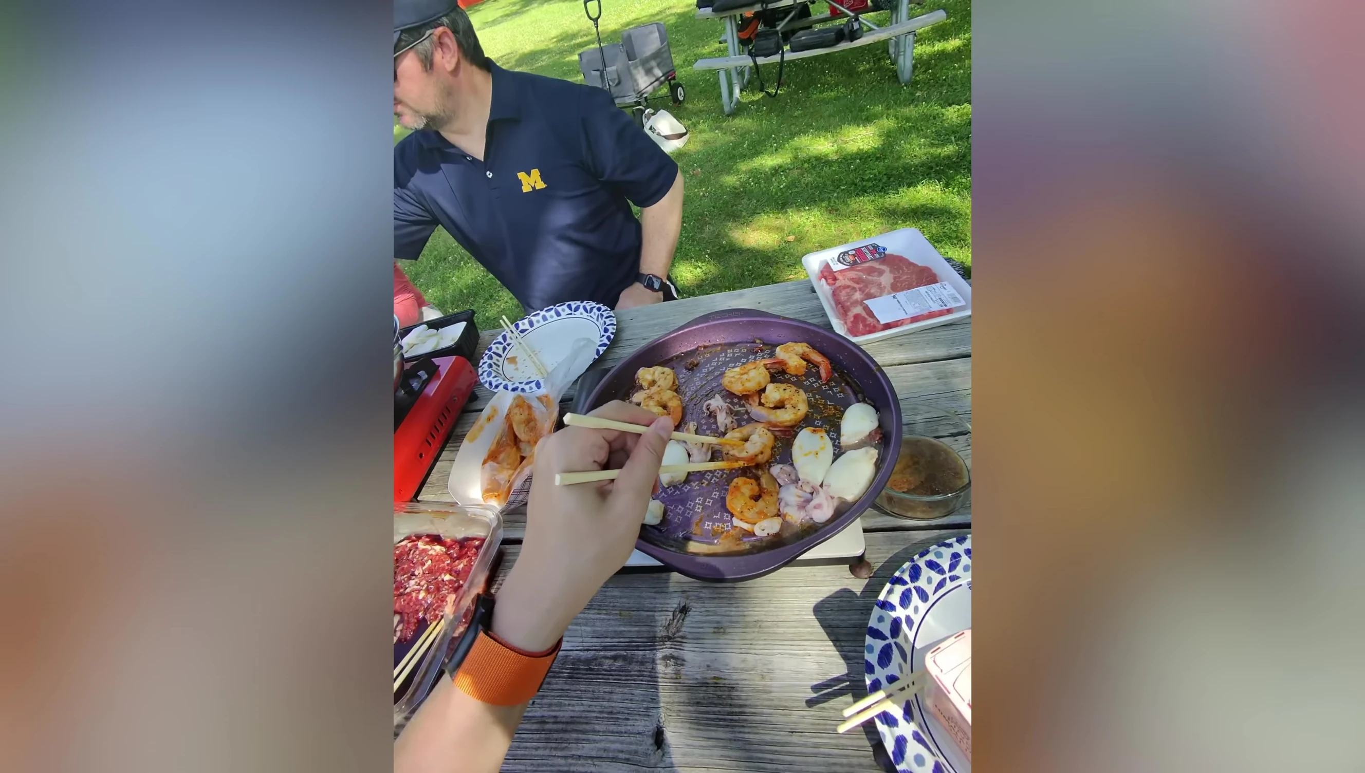 The reviewer using the power station at an outdoor event