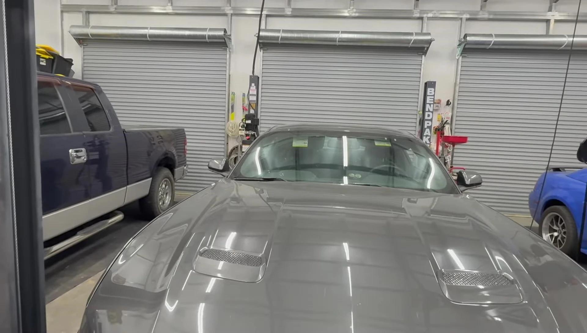 Image showcasing the use of the inverter to power a car lift.