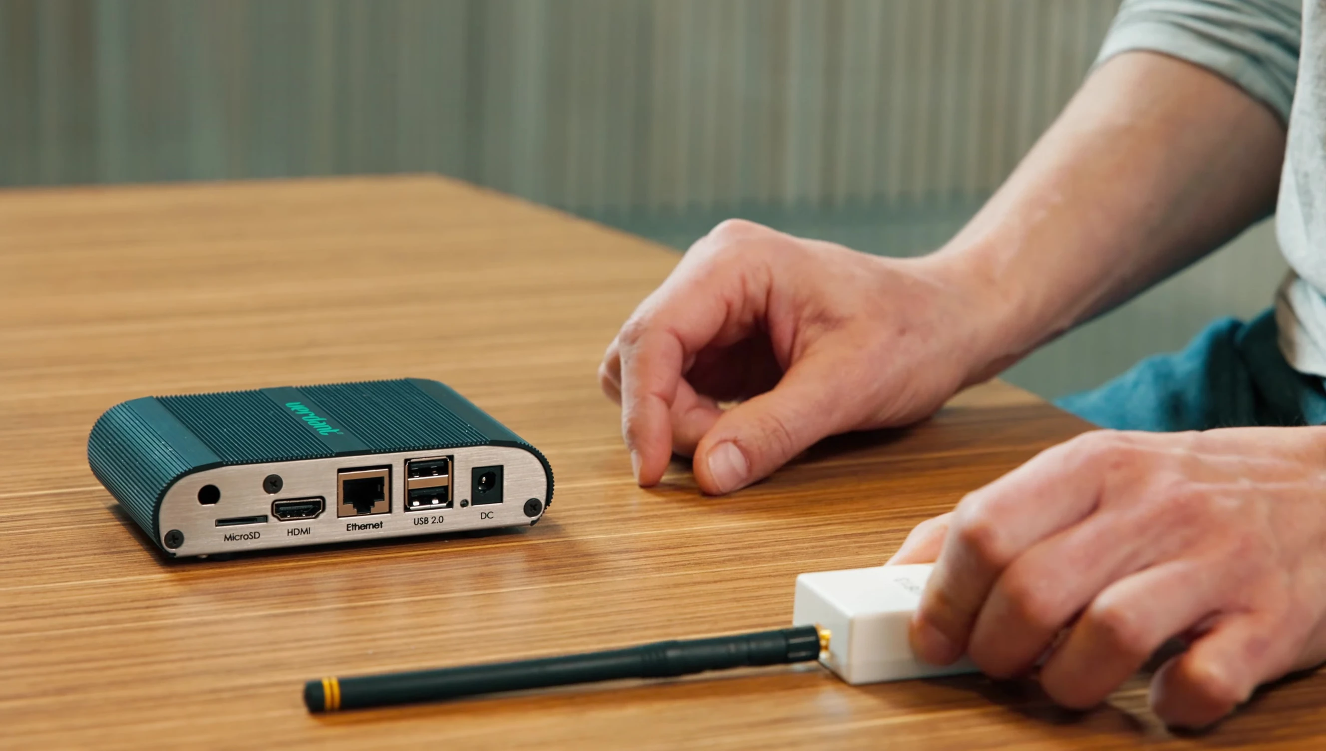 Connecting Antenna to Wireless Receiver