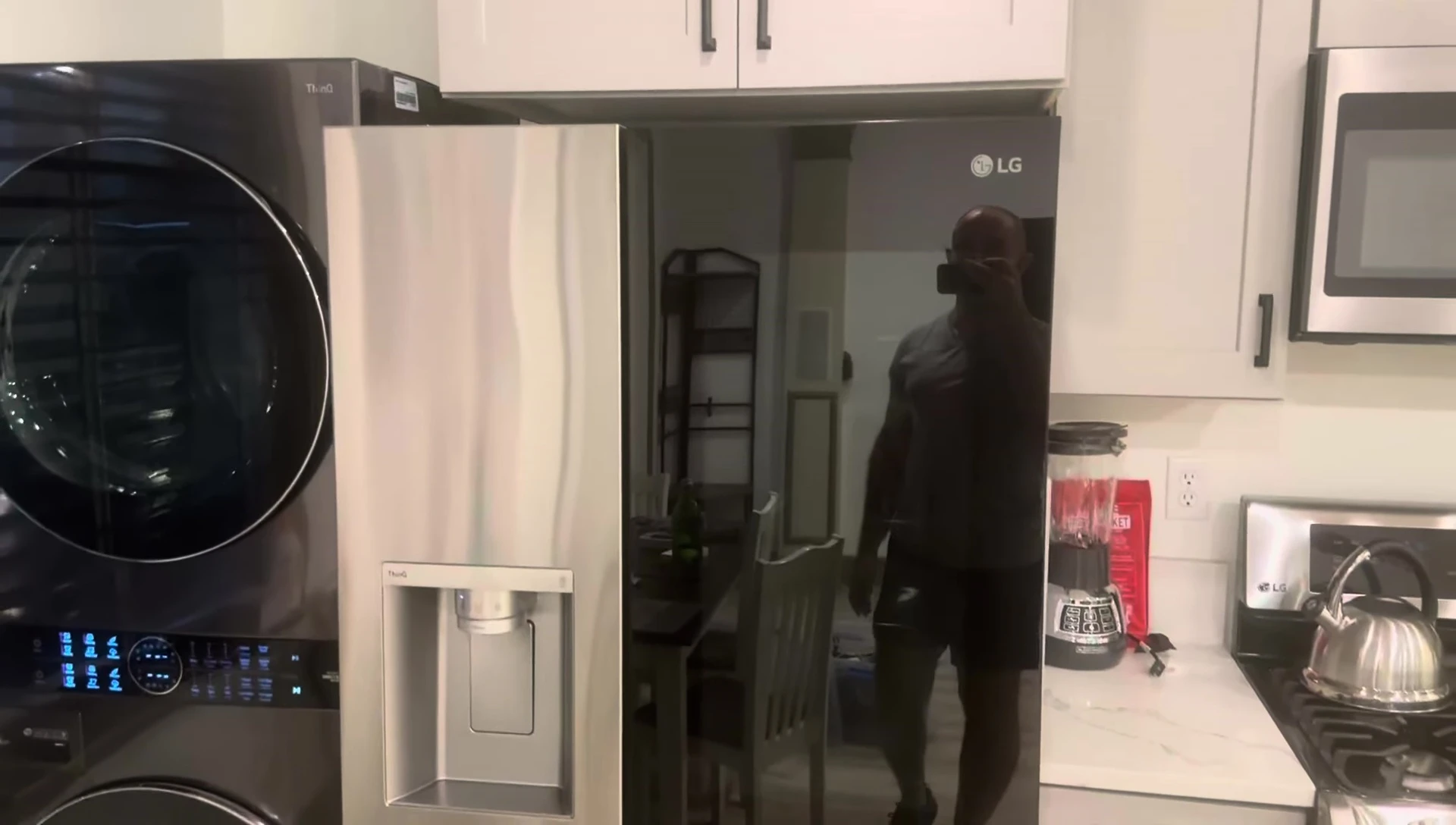 Overall shot of the refrigerator.