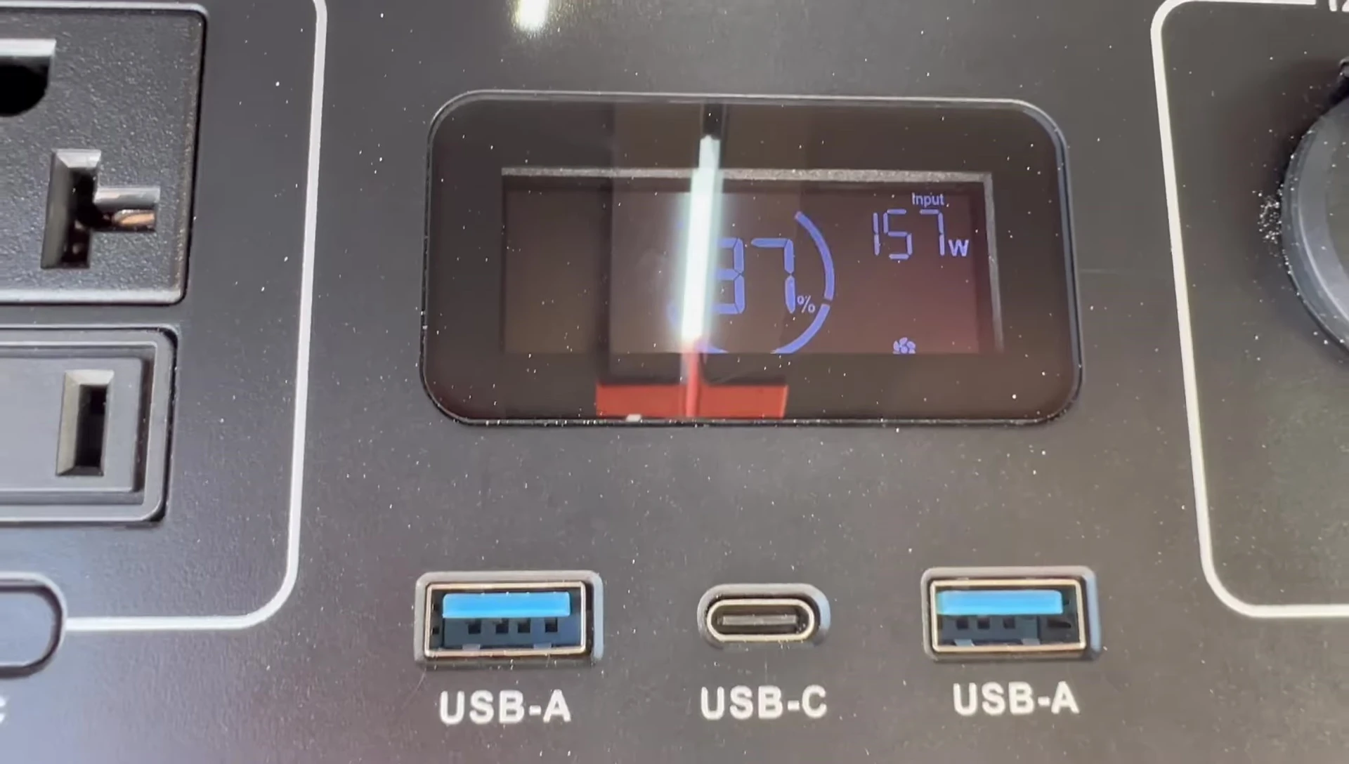 The Opz Exodus 600 power station display showing charging progress.